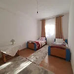 Spacious House With A Big Garden And Fire Pit 度假居