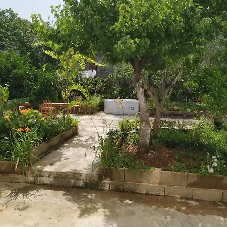 בית נופש Spacious House With A Big Garden And Fire Pit *
