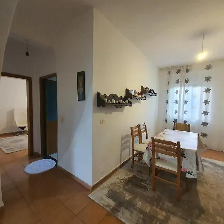 בית נופש Spacious House With A Big Garden And Fire Pit טיראנה