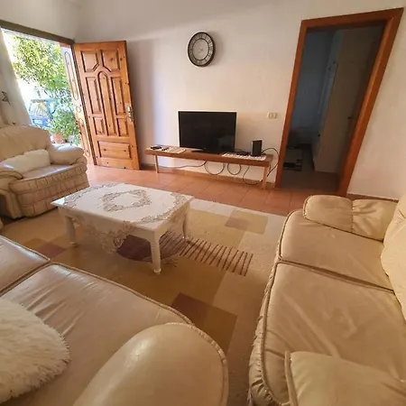 Semesterbostad Spacious House With A Big Garden And Fire Pit Tirana