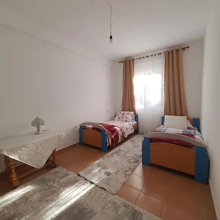 Spacious House With A Big Garden And Fire Pit בית נופש