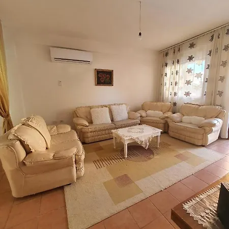 Spacious House With A Big Garden And Fire Pit Hébergement de vacances *