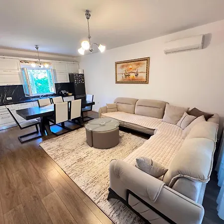Hébergement de vacances Spacious House With A Big Garden And Fire Pit *