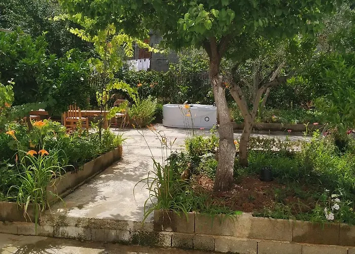 Holiday home Spacious House With A Big Garden And Fire Pit *