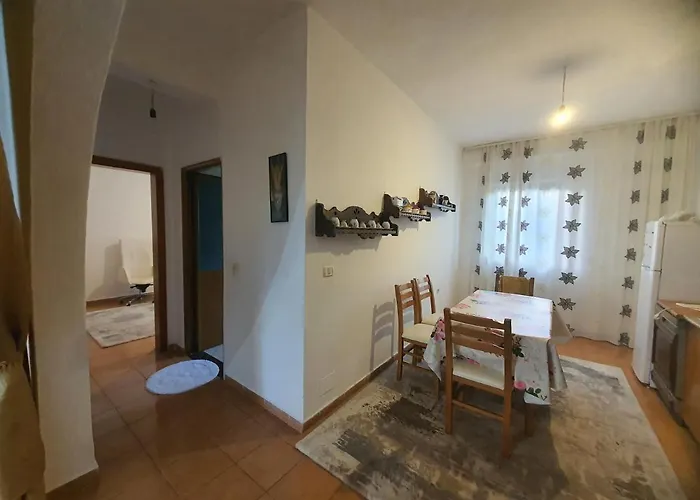 בית נופש Spacious House With A Big Garden And Fire Pit טיראנה