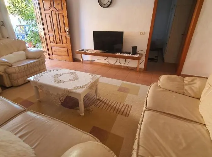 בית נופש Spacious House With A Big Garden And Fire Pit טיראנה
