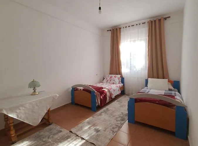 Spacious House With A Big Garden And Fire Pit בית נופש