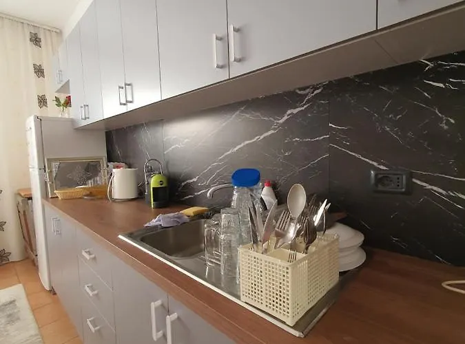 Spacious House With A Big Garden And Fire Pit טיראנה